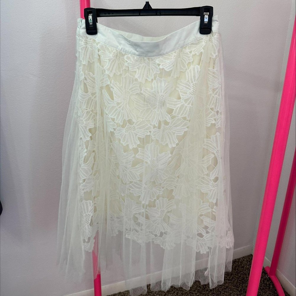 LULU'S ENCHANTE‎ WHITE LACE MIDI SKIRT - SIZE M